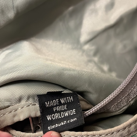 Small Timbuk2 message bag - Picture 6 of 7